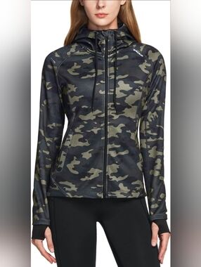 Tsla Black and Dark Green Camouflage Training Jacket